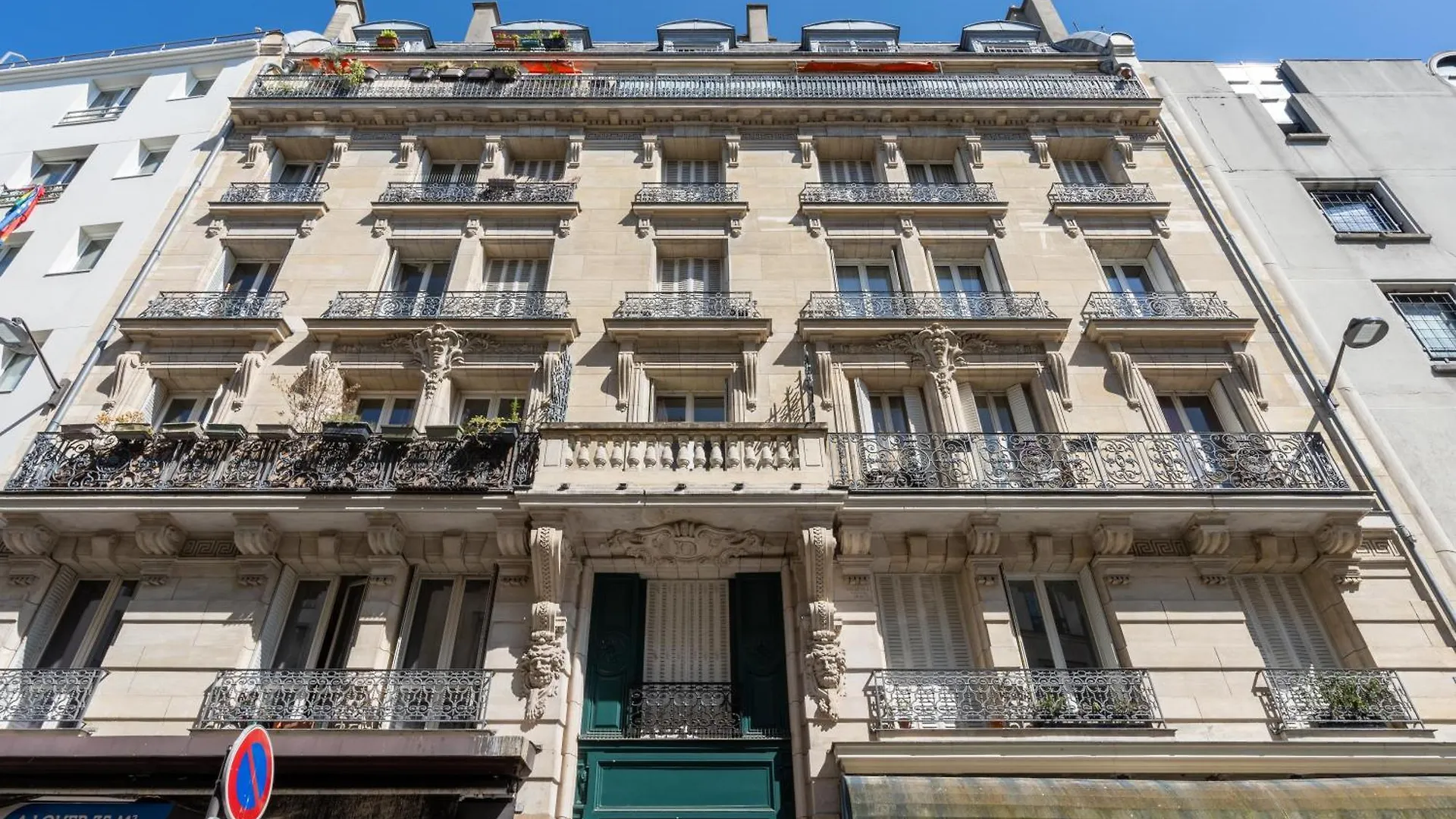 הקונטקטים של Pristine Studio Apartment 5 Min To Sacre Coeur